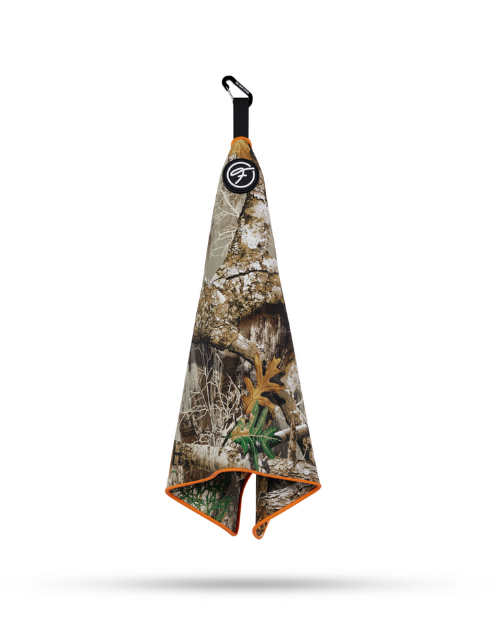 REALTREE/ORANGE STITCHING MAGNETIC GOLF TOWEL