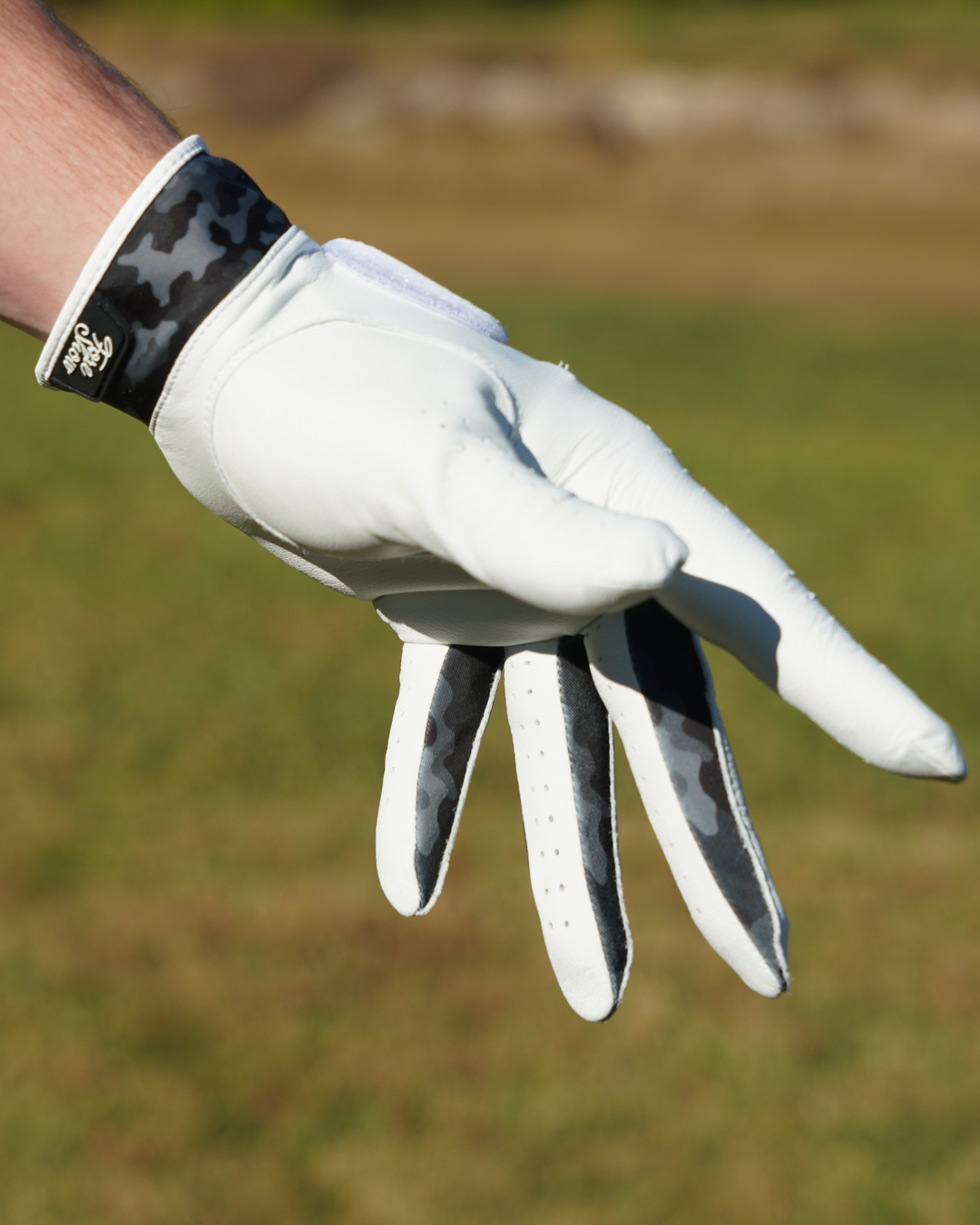 BLACK CAMO GOLF GLOVE